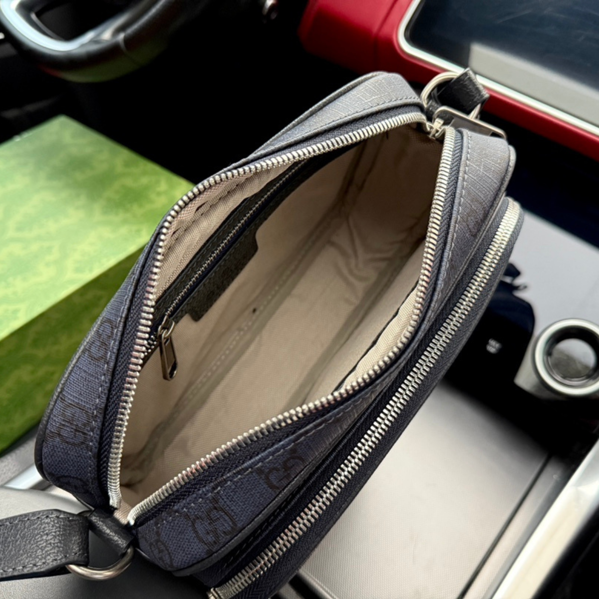 GUCCI Supreme Messenger Bag