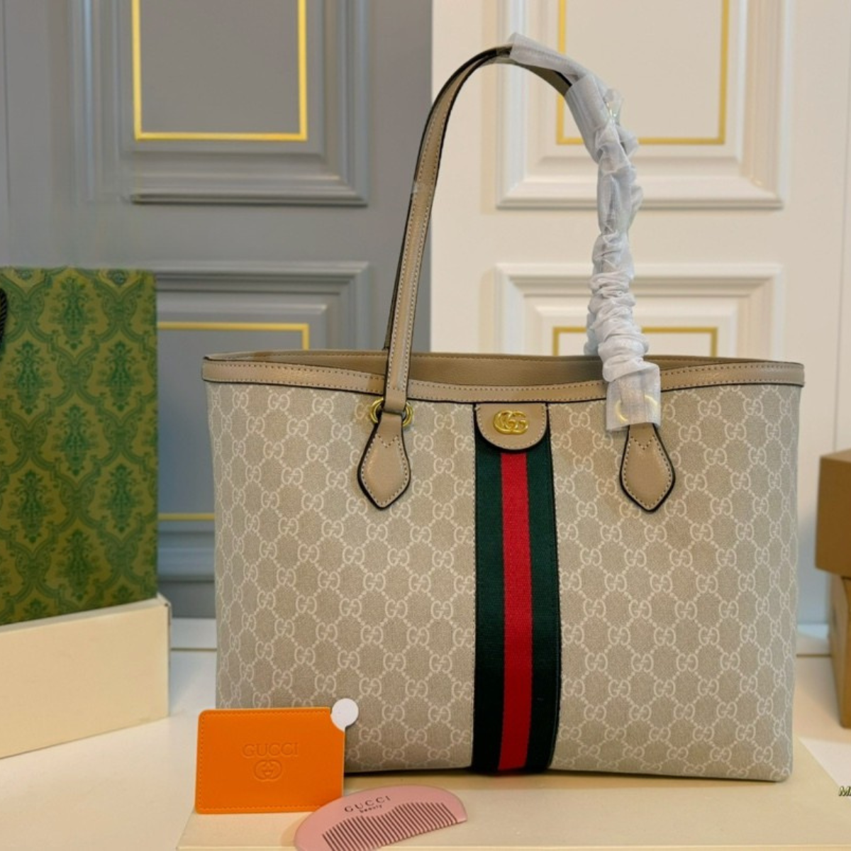 Gucci Classic Shopping Tote Bag