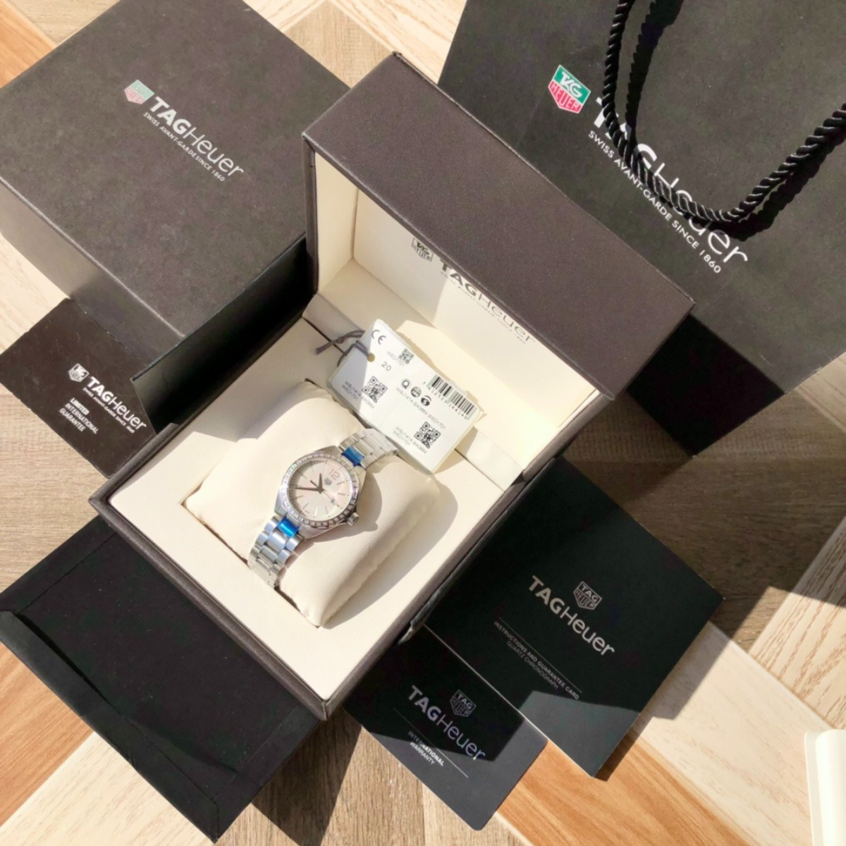 Tagheuer Women's Elegant Watch