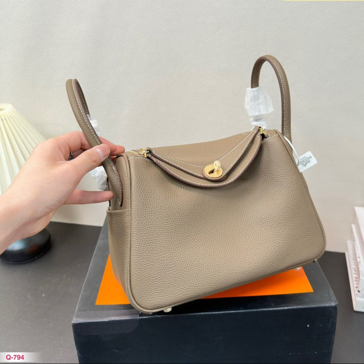 Hermès Lindy 220 Bag