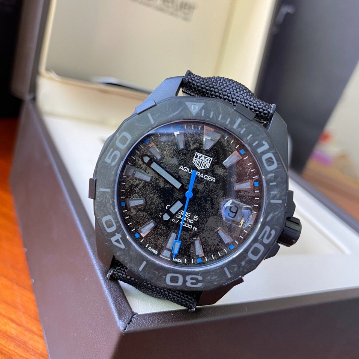 TAG Heuer Aquaracer Carbon Dial 300M Watch (Black & Yellow)