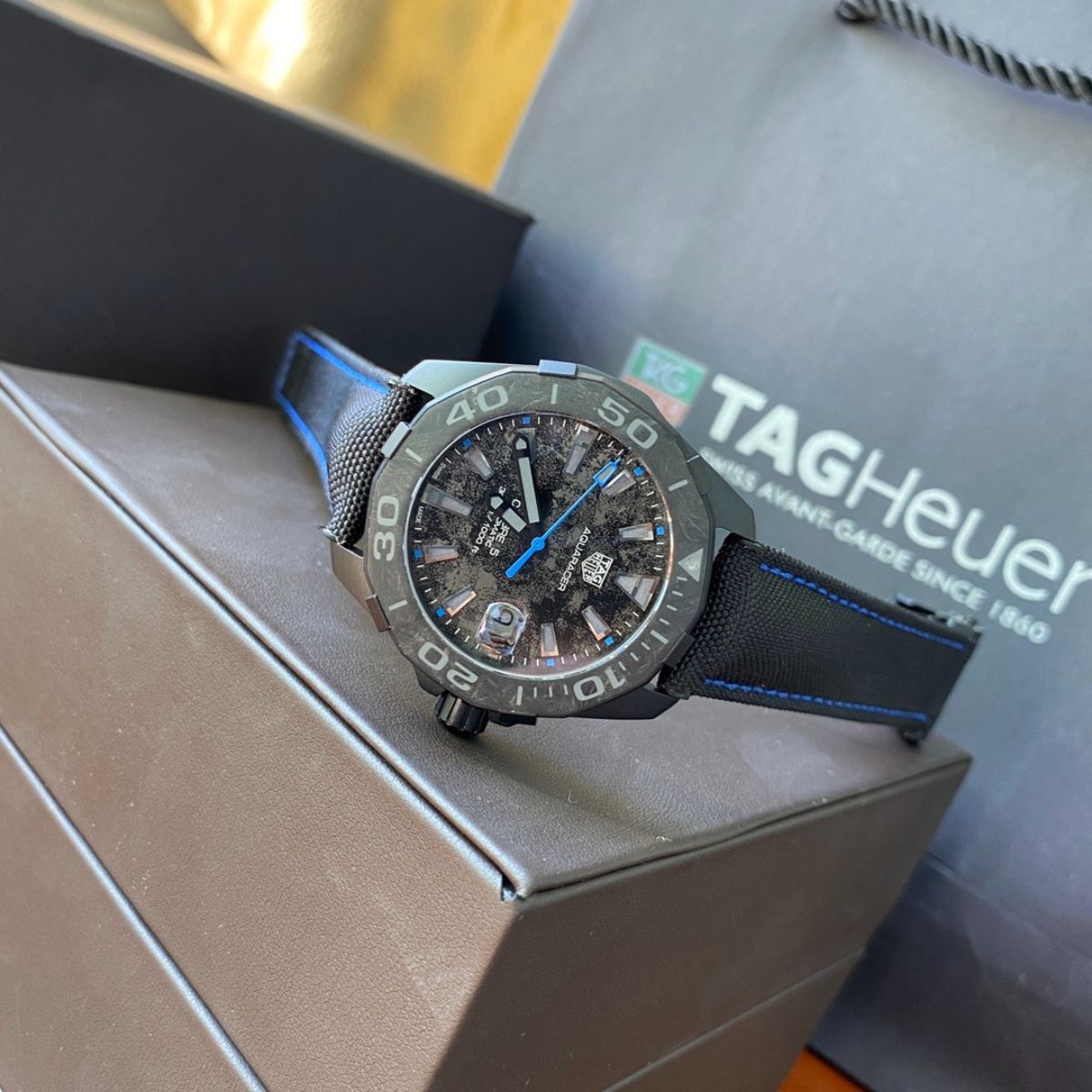 TAG Heuer Aquaracer Carbon Dial 300M Watch (Black & Yellow)