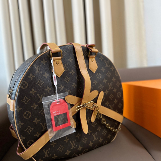 LV Soft Hat Strunk Bag