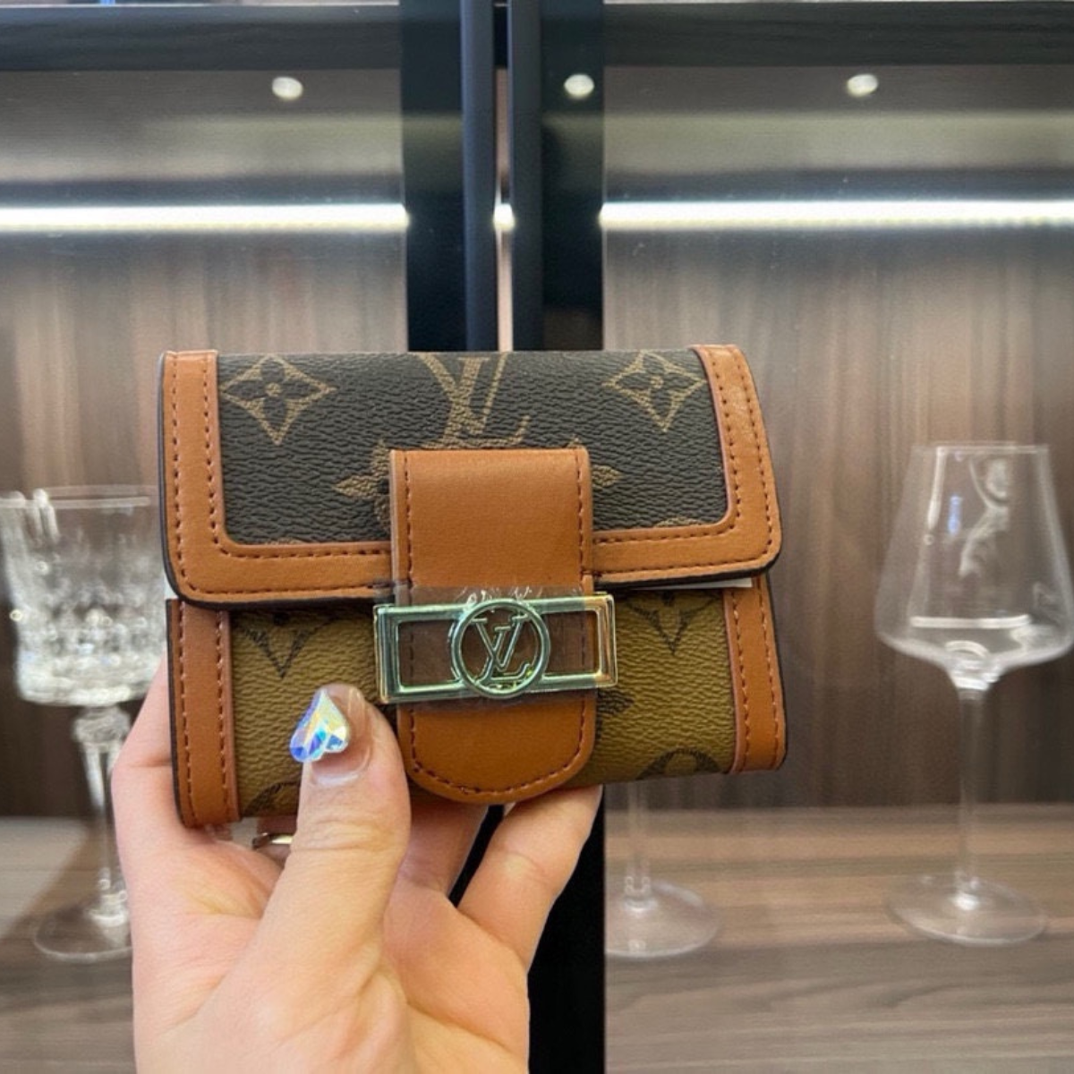 LV Daphne Short Wallet
