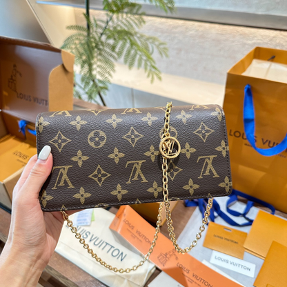 LV Wallet On Chain Lily