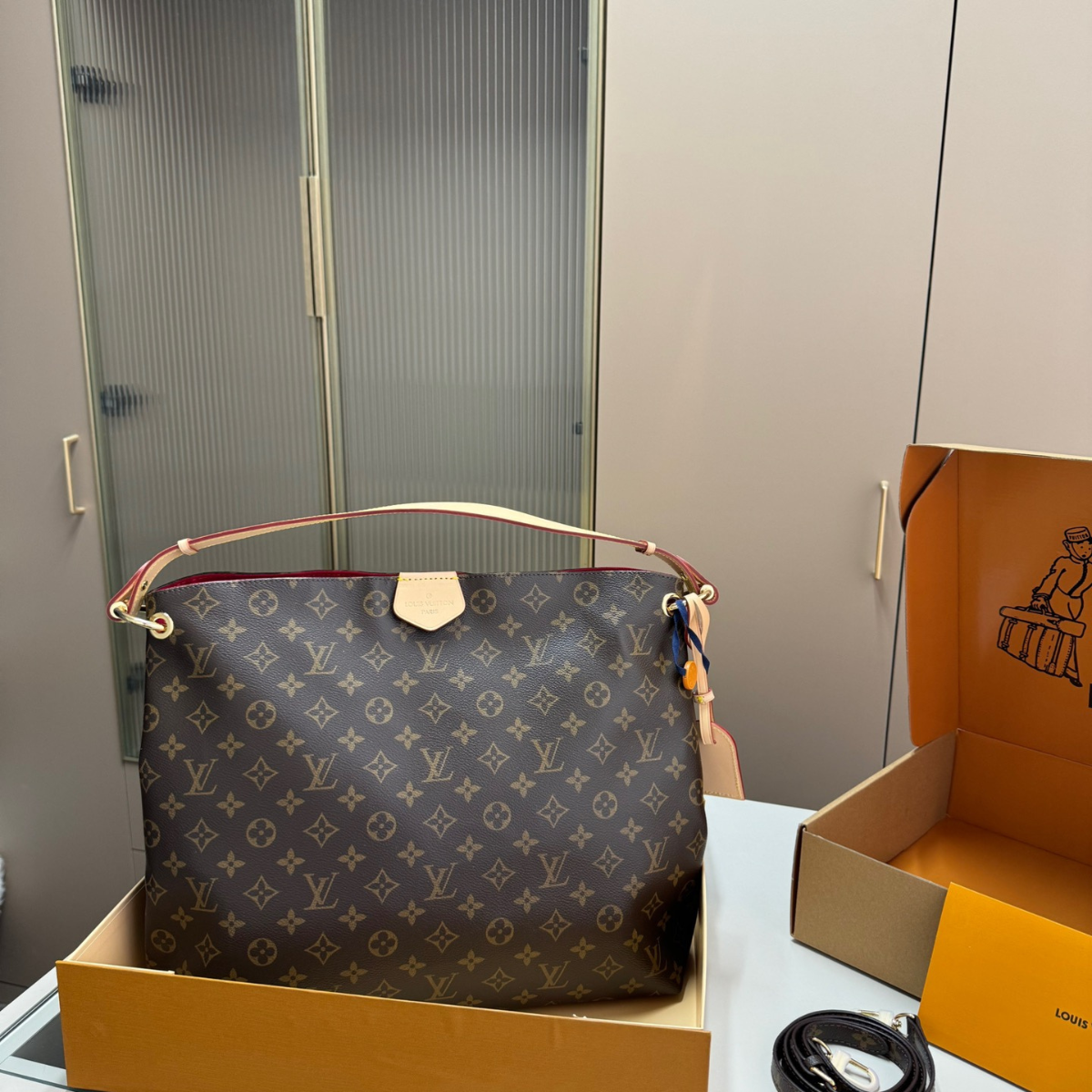 LV Graceful MM Shoulder Tote