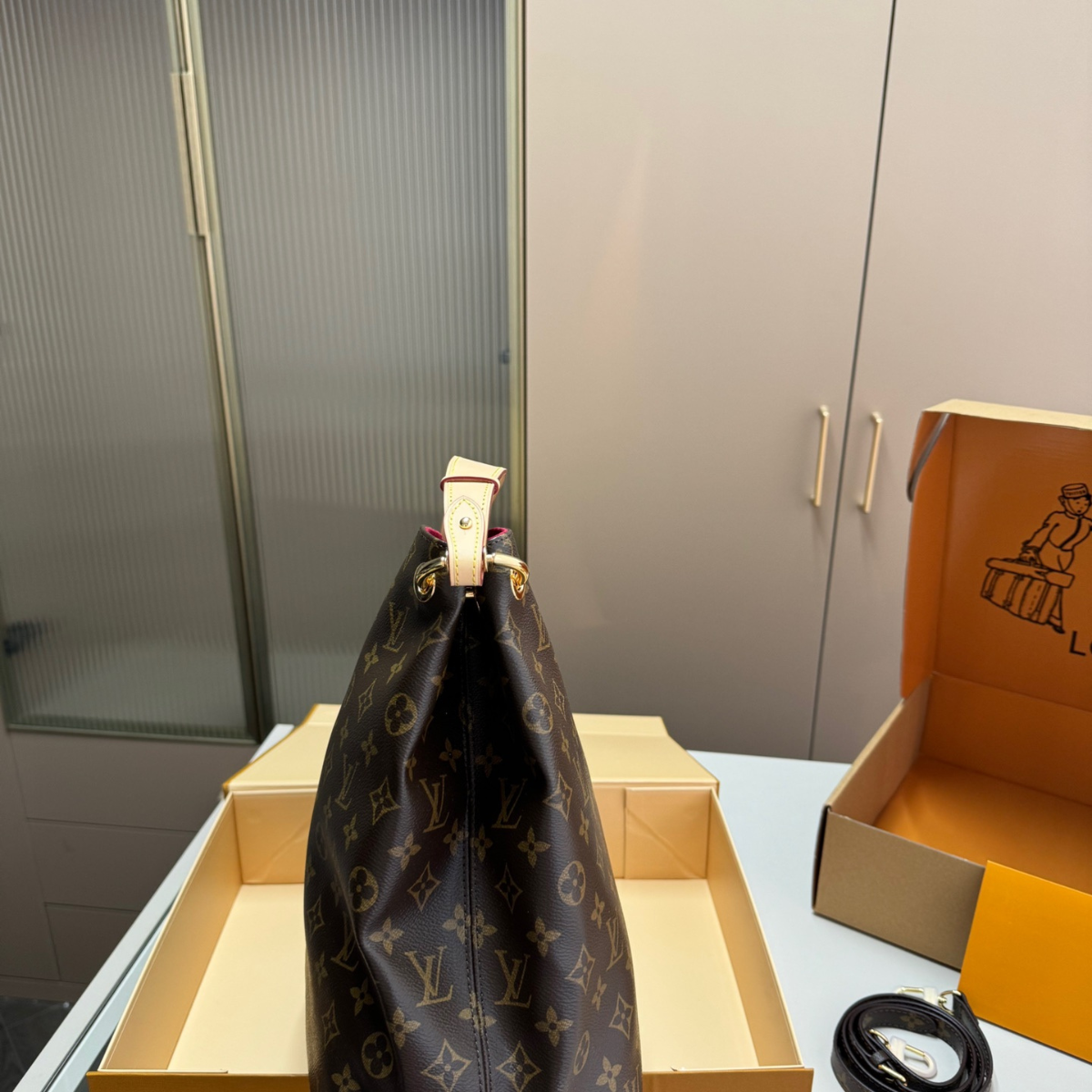 LV Graceful MM Shoulder Tote