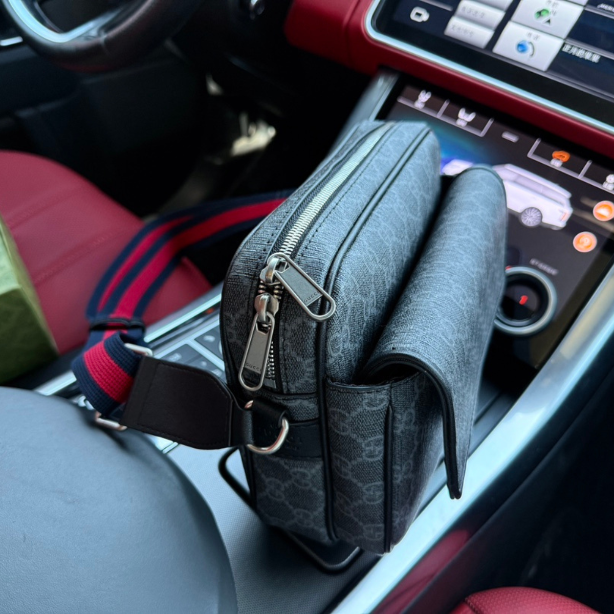 Gucci GG Supreme Shoulder Bag