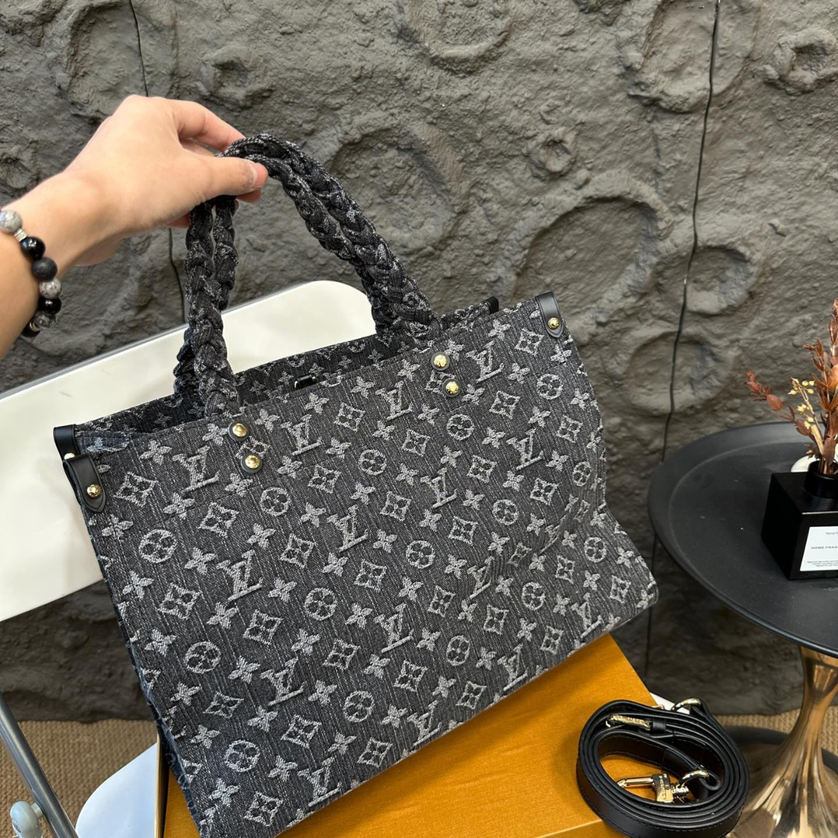 LV Onthego Jungle Bag