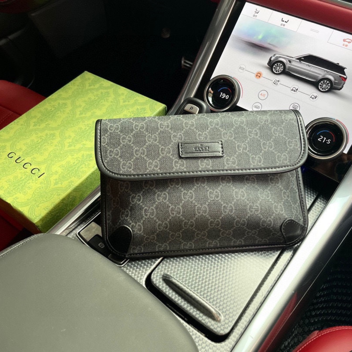 GUCCI Supreme Waist Bag