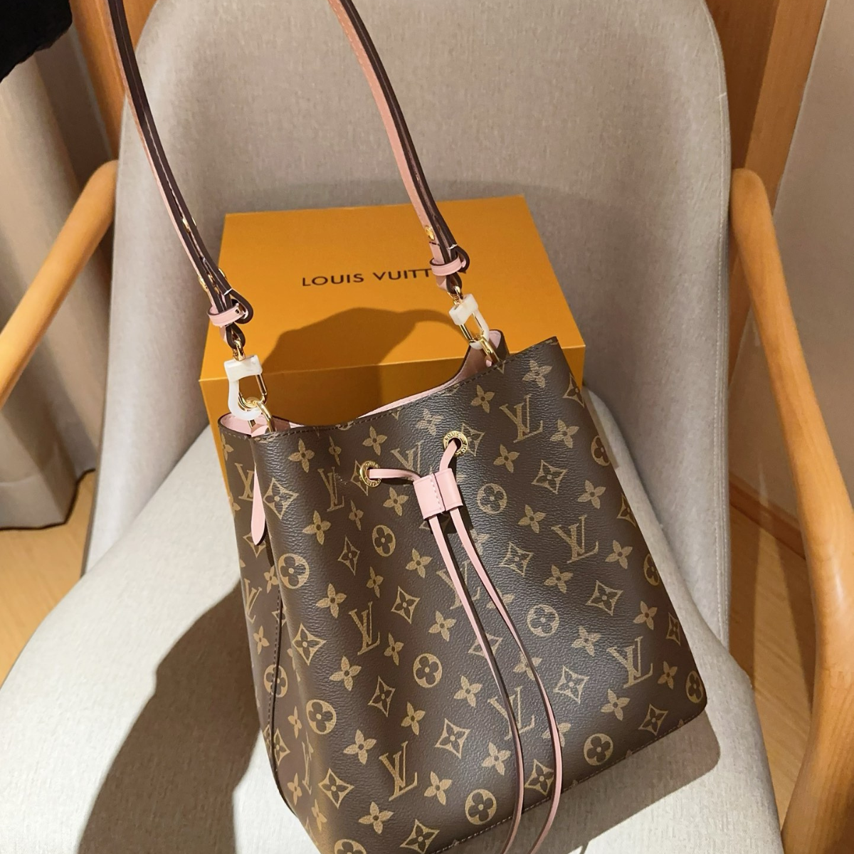LV Neonoe Bucket Bag