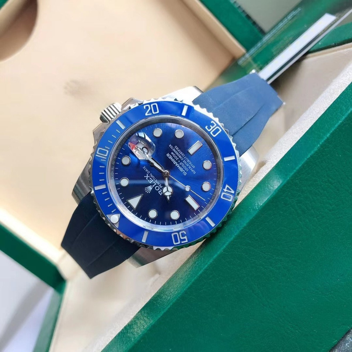 Rolex New Submariner Elite watch