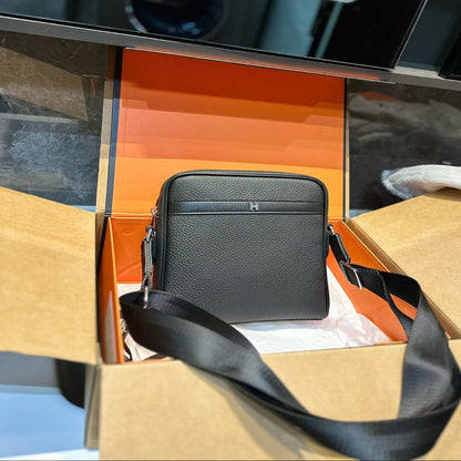 Hermès Leather & Knitted Strap Bag