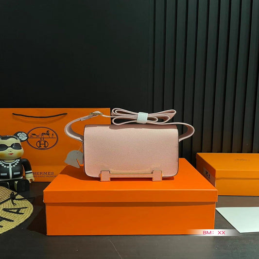 Elegant Gate Shoulder Bag