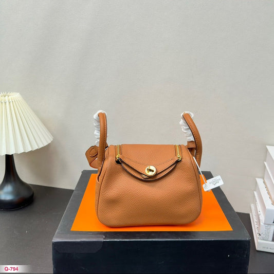 Hermès Lindy 220 Bag