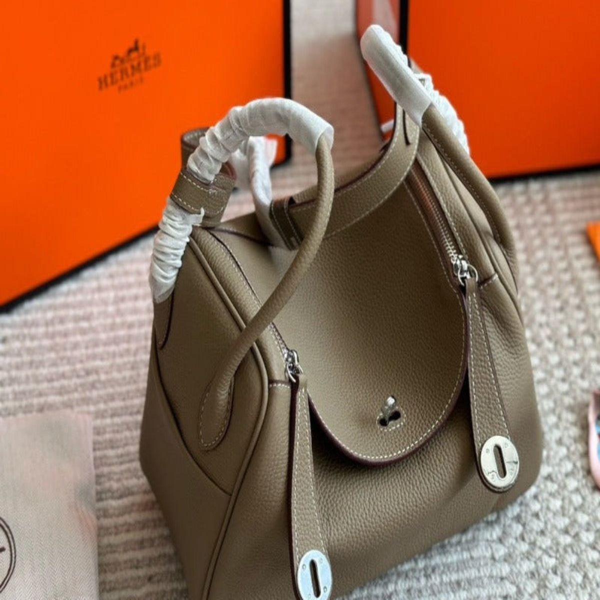 Hermès Lindy 26cm Bag